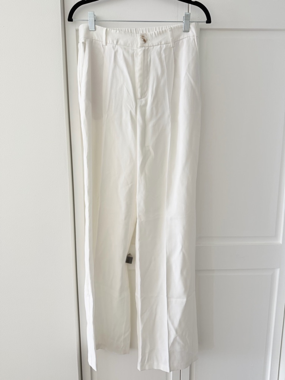 Stradivarius White High Rise Straight Leg Trousers size 6 - new without tags
